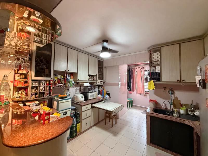239 Bishan Street 22 HDB Flat For Sale at S$ 938,000 | PropertyGuru Singapore - Kitchen