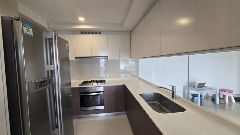 The Lakefront Residences, 46 Lakeside Drive, 3 Bedrooms, 1,216 sqft, Condominium For Rent, by Ginny Poh, 500083072 - Kitchen - PropertyGuru.com.sg