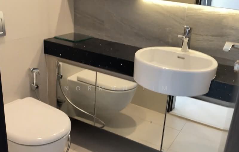 Kallang Riverside, 51 Kampong Bugis, 2 Bedrooms, 1,001 sqft, Condominium For Sale, by Norman Lim, 500083079 - Bathroom - PropertyGuru.com.sg