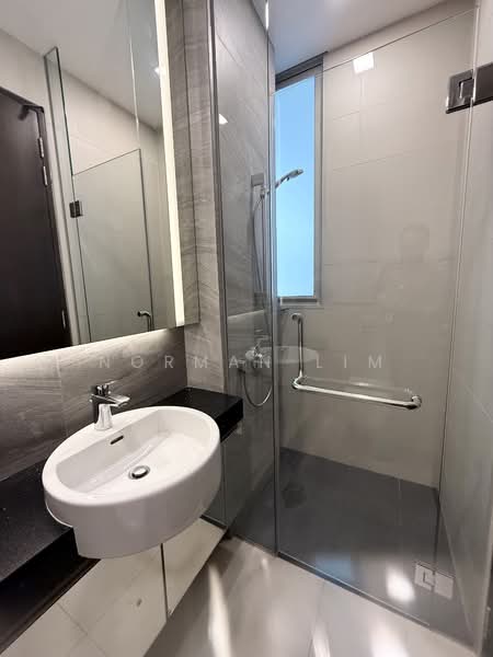 Kallang Riverside, 51 Kampong Bugis, 2 Bedrooms, 1,001 sqft, Condominium For Sale, by Norman Lim, 500083079 - Bathroom - PropertyGuru.com.sg