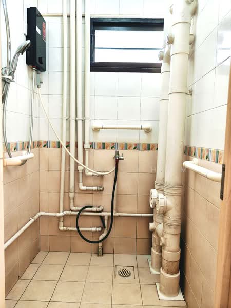 122 Yuan Ching Road HDB Flat For Sale at S$ 350,000 | PropertyGuru Singapore - Bathroom