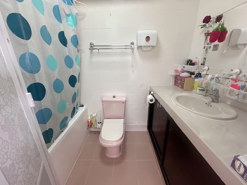 265 Toh Guan Road HDB Flat For Sale at S$ 815,000 | PropertyGuru Singapore - Bathroom