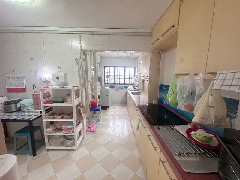 265 Toh Guan Road HDB Flat For Sale at S$ 815,000 | PropertyGuru Singapore - Kitchen