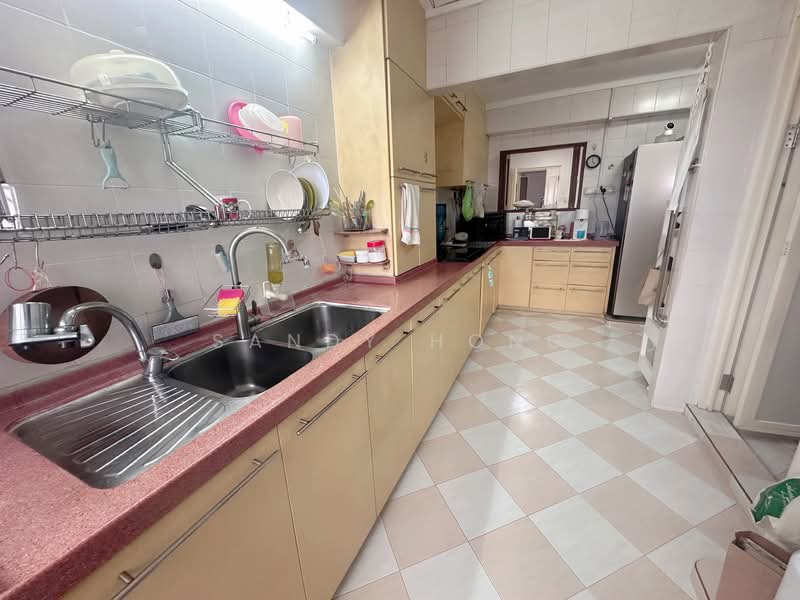 265 Toh Guan Road HDB Flat For Sale at S$ 815,000 | PropertyGuru Singapore - Kitchen