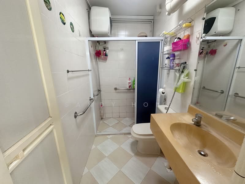 265 Toh Guan Road HDB Flat For Sale at S$ 815,000 | PropertyGuru Singapore - Bathroom