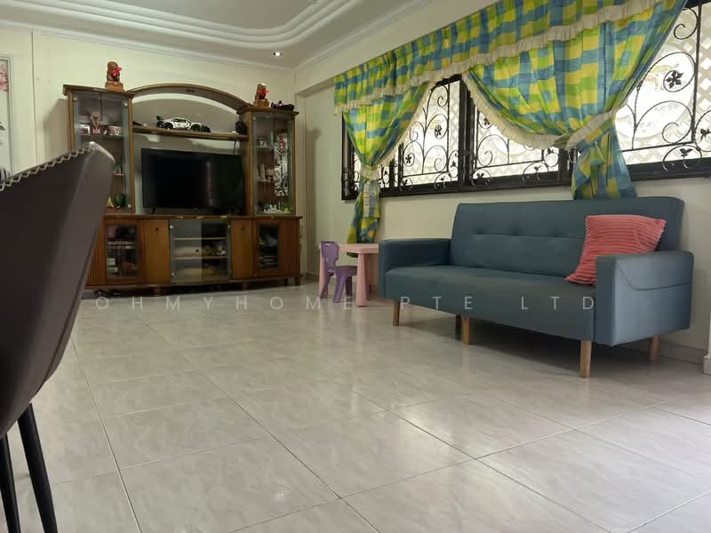 407 Sembawang Drive HDB Flat For Sale at S$ 560,000 | PropertyGuru Singapore - Living Room