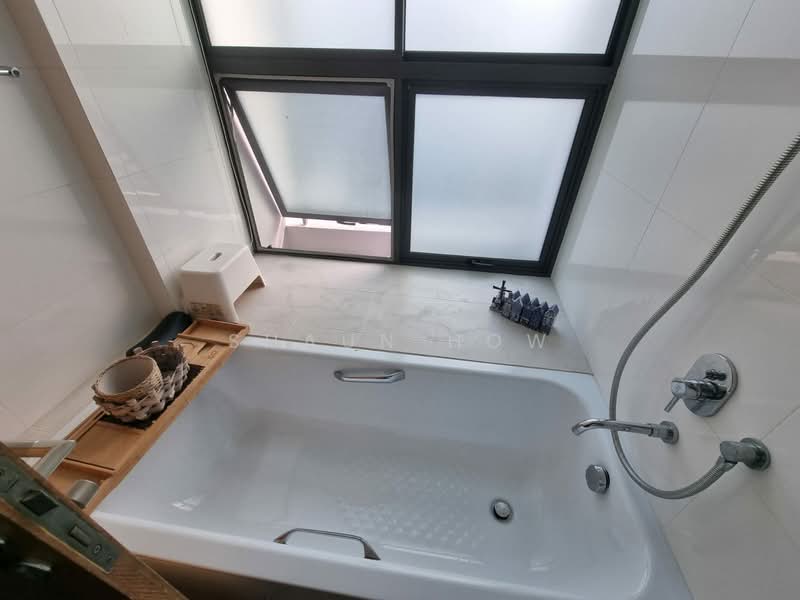 One Oxley Rise, 1 Oxley Rise, 3 Bedrooms, 1,050 sqft, Apartment For Rent, by Shaun How, 500083120 - Bathroom - PropertyGuru.com.sg