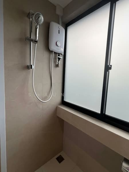 Lucky Plaza, 304 Orchard Road, Room Rental, 200 sqft, Apartment For Rent, by Shaun How, 500083137 - Bathroom - PropertyGuru.com.sg