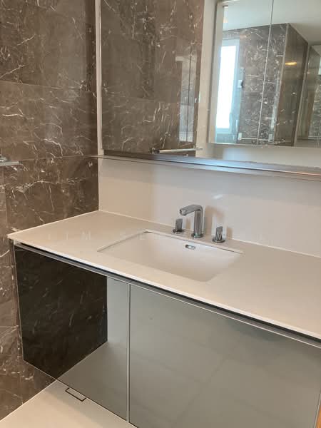 76 Shenton Apartment For Sale at S$ 1,290,000 | PropertyGuru Singapore - Bathroom