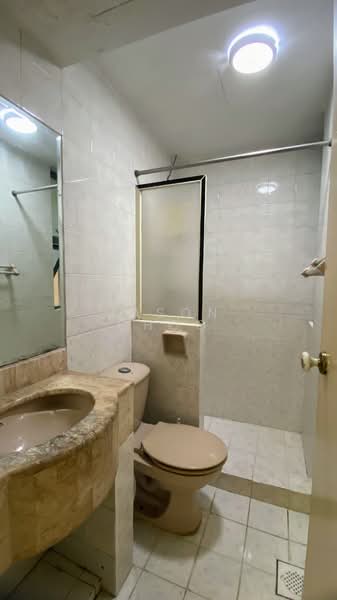 West Bay Condo, 52 West Coast Crescent, 2 Bedrooms, 904 sqft, Condominium For Rent, by Jason Choo, 500083144 - Bathroom 2 - PropertyGuru.com.sg