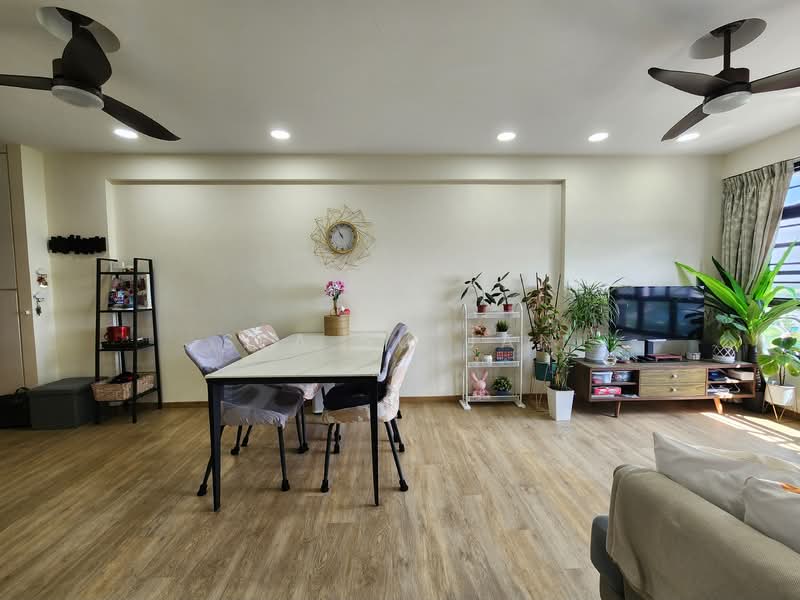 471C Fernvale Street HDB Flat For Sale at S$ 700,000 | PropertyGuru Singapore - Living and Dining Room