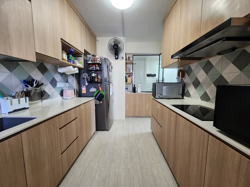 471C Fernvale Street HDB Flat For Sale at S$ 700,000 | PropertyGuru Singapore - Kitchen