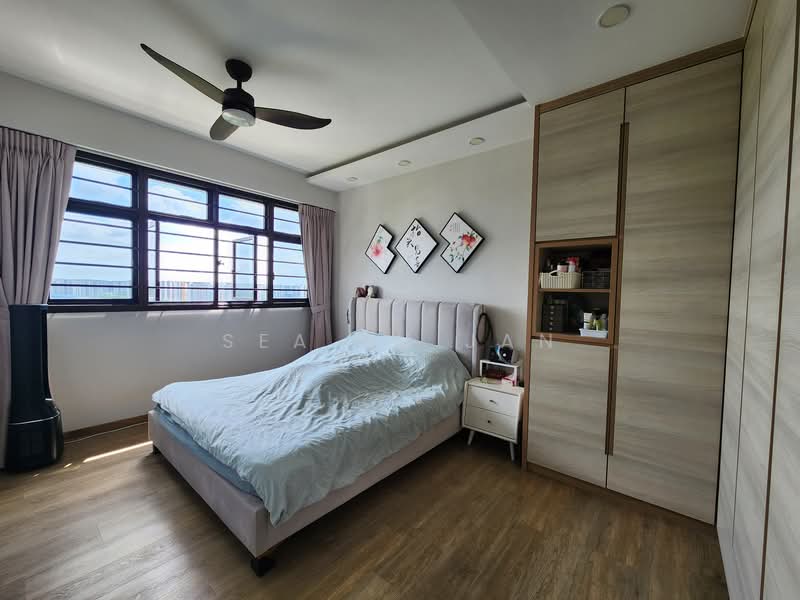 471C Fernvale Street HDB Flat For Sale at S$ 700,000 | PropertyGuru Singapore - Master Bedroom