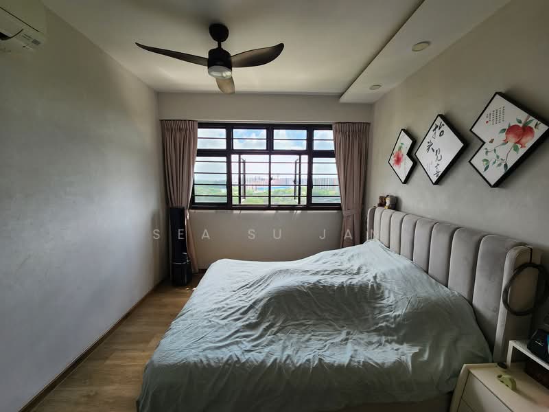 471C Fernvale Street HDB Flat For Sale at S$ 700,000 | PropertyGuru Singapore - Master Bedroom