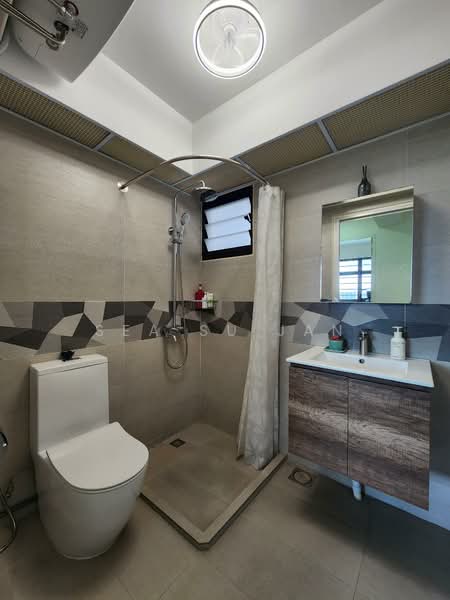 471C Fernvale Street HDB Flat For Sale at S$ 700,000 | PropertyGuru Singapore - Common Bathroom