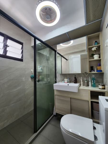 471C Fernvale Street HDB Flat For Sale at S$ 700,000 | PropertyGuru Singapore - Master Bathroom