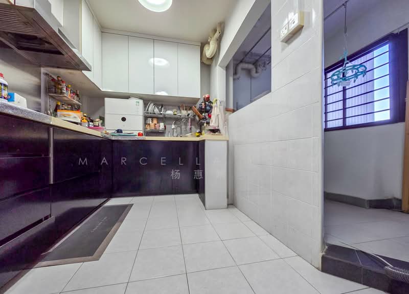 250C Compassvale Street HDB Flat For Sale at S$ 800,000 | PropertyGuru Singapore - Kitchen