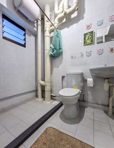 250C Compassvale Street HDB Flat For Sale at S$ 800,000 | PropertyGuru Singapore - Bathroom