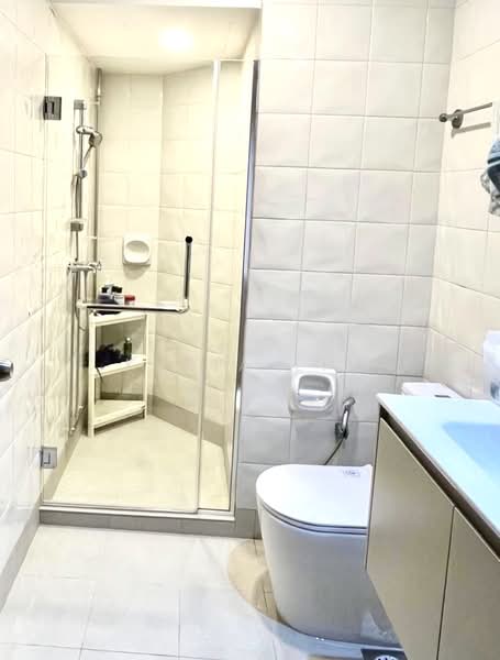 Burlington Square, 175 Bencoolen Street, Room Rental, 150 sqft, Apartment For Rent, by Kezia Lim, 500083159 - Bathroom - PropertyGuru.com.sg