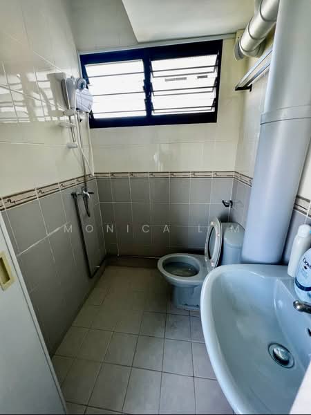 44 Chai Chee Street HDB Flat For Sale at S$ 438,000 | PropertyGuru Singapore - Bathroom
