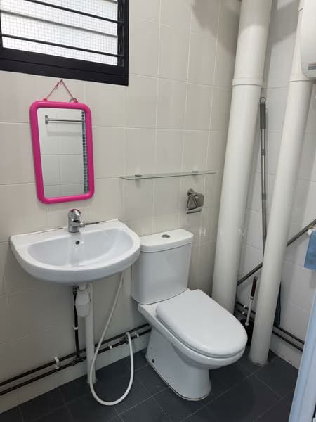 147 Serangoon North Avenue 1, 147 Serangoon North Avenue 1, 3 Bedrooms, 894 sqft, HDB Flat For Rent, by Jason Chen, 500083198 - Bathroom - PropertyGuru.com.sg
