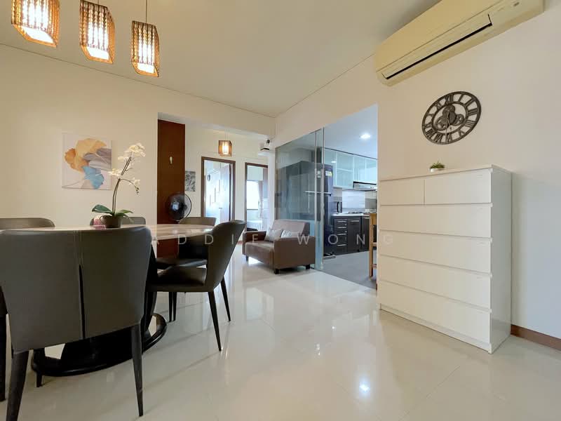 Tiong Bahru MRT 3 Mins Walk | Spacious Apartment | Nice Comfortable Room, , Room Rental, 130 sqft, Condominium For Rent, by Addie Wong, 500083199 - Living Room - PropertyGuru.com.sg