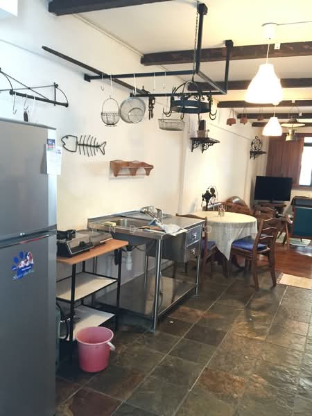 185 Bishan Street 13 HDB Flat For Sale at S$ 580,000 | PropertyGuru Singapore - Kitchen