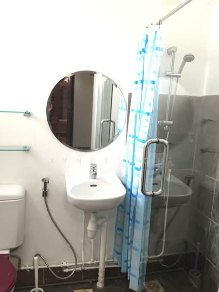 185 Bishan Street 13 HDB Flat For Sale at S$ 580,000 | PropertyGuru Singapore - Bathroom