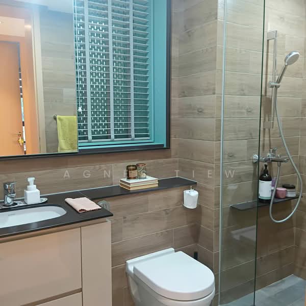 The Tre Ver Condominium For Sale at S$ 1,538,888 | PropertyGuru Singapore - Bathroom