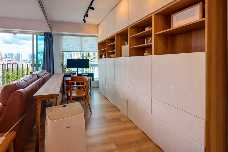 296C Bukit Batok Street 22 HDB Flat For Sale at S$ 1,088,000 | PropertyGuru Singapore - Living Room