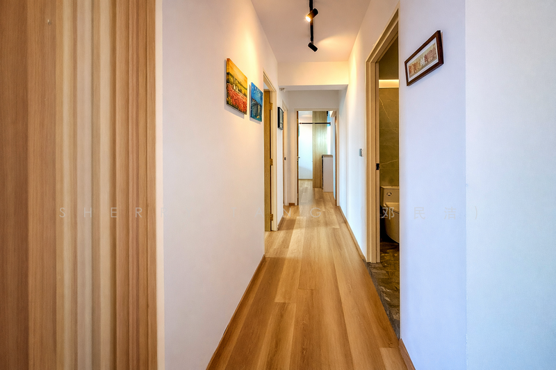 296C Bukit Batok Street 22 HDB Flat For Sale at S$ 1,088,000 | PropertyGuru Singapore - Corridor