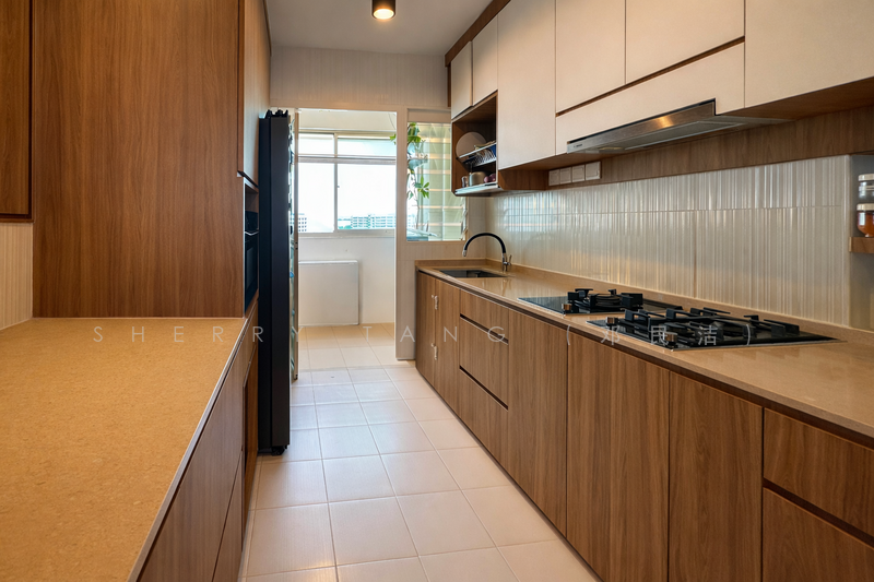 296C Bukit Batok Street 22 HDB Flat For Sale at S$ 1,088,000 | PropertyGuru Singapore - Kitchen