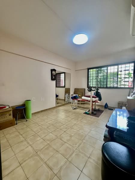 449 Jurong West Street 42 HDB Flat For Sale at S$ 515,000 | PropertyGuru Singapore - Living Room