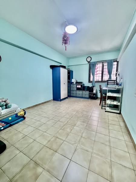 449 Jurong West Street 42 HDB Flat For Sale at S$ 515,000 | PropertyGuru Singapore - Living Room