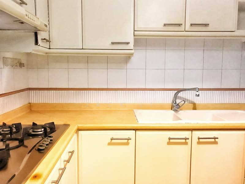 Guilin View Condominium For Sale at S$ 1,150,000 | PropertyGuru Singapore - Kitchen