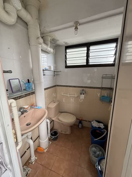 99 Aljunied Crescent HDB Flat For Sale at S$ 420,000 | PropertyGuru Singapore - Bathroom