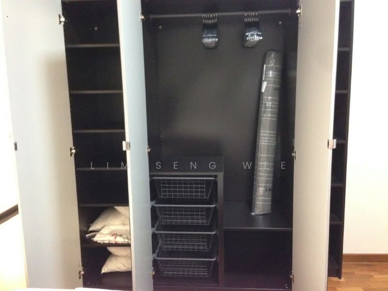 International Plaza Apartment For Sale at S$ 1,800,000 | PropertyGuru Singapore - Interior