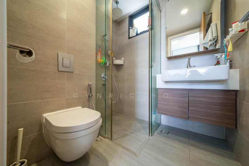 Uptown @ Farrer Condominium For Sale at S$ 1,600,000 | PropertyGuru Singapore - Bathroom