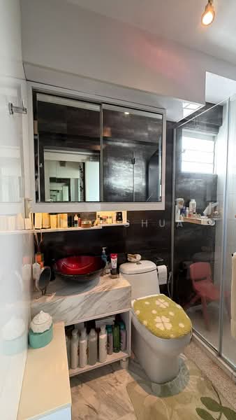 416 Clementi Avenue 1 HDB Flat For Sale at S$ 1,200,000 | PropertyGuru Singapore - Bathroom
