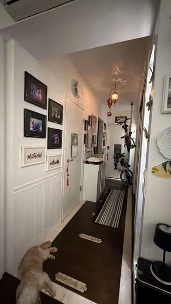 416 Clementi Avenue 1 HDB Flat For Sale at S$ 1,200,000 | PropertyGuru Singapore - Corridor