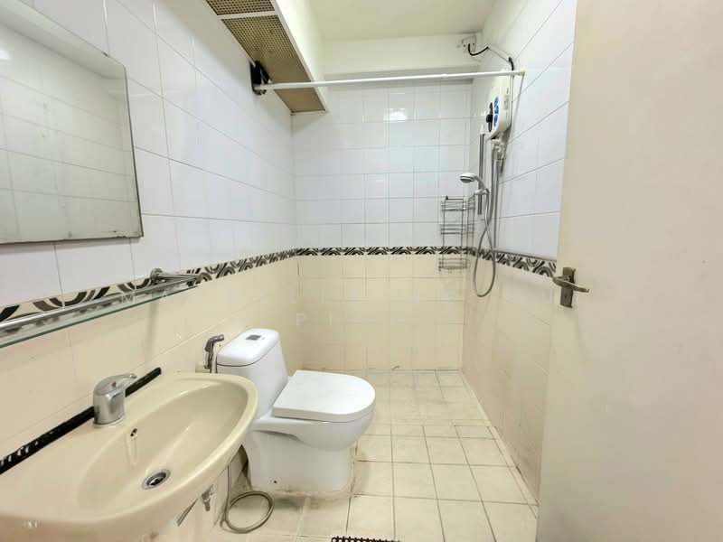 27A Jalan Membina HDB Flat For Sale at S$ 960,000 | PropertyGuru Singapore - Bathroom