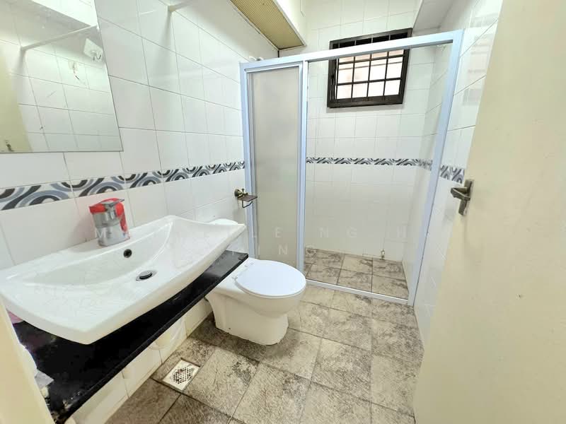 27A Jalan Membina HDB Flat For Sale at S$ 960,000 | PropertyGuru Singapore - Bathroom