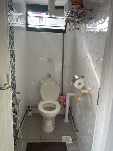 42 Bedok South Road, 42 Bedok South Road, Room Rental, 129 sqft, HDB Flat For Rent, by Joey Sia, 500083286 - Bathroom - PropertyGuru.com.sg