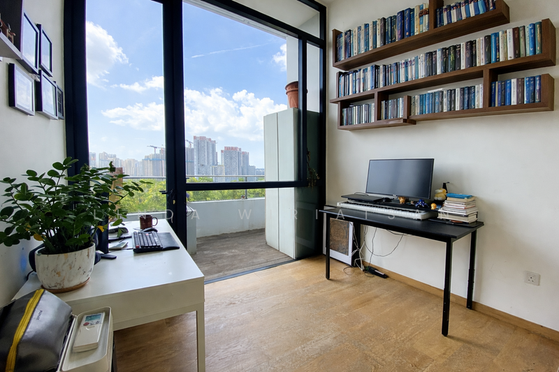 The Crest Condominium For Sale at S$ 1,790,000 | PropertyGuru Singapore - Common Bedroom