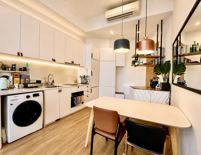 The Crest, 103 Prince Charles Crescent, 2 Bedrooms, 797 sqft, Condominium For Sale, by Linda Wiriatsan, 500083290 - Kitchen - PropertyGuru.com.sg