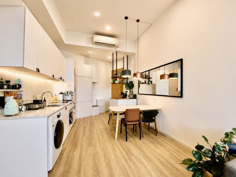 The Crest, 103 Prince Charles Crescent, 2 Bedrooms, 797 sqft, Condominium For Sale, by Linda Wiriatsan, 500083290 - Kitchen - PropertyGuru.com.sg