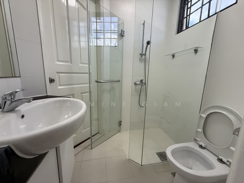 Yuk Tong Avenue, Yuk Tong Avenue, 4 Bedrooms, 2,906 sqft, Corner Terrace For Rent, by Jasmine Giam, 500083291 - Bathroom - PropertyGuru.com.sg