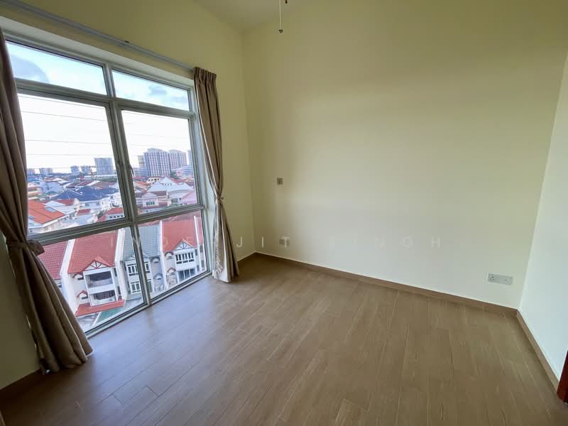 Spacious master bedroom