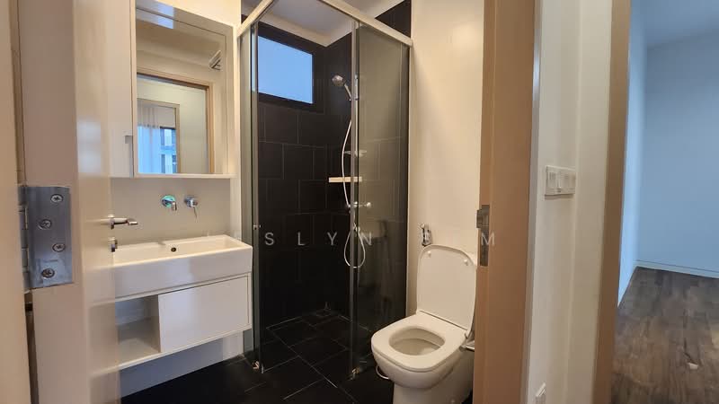 Village @ Pasir Panjang Condominium For Sale at S$ 2,100,000 | PropertyGuru Singapore - Bathroom