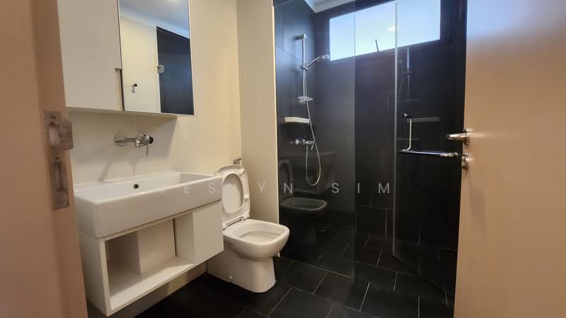 Village @ Pasir Panjang Condominium For Sale at S$ 2,100,000 | PropertyGuru Singapore - Bathroom